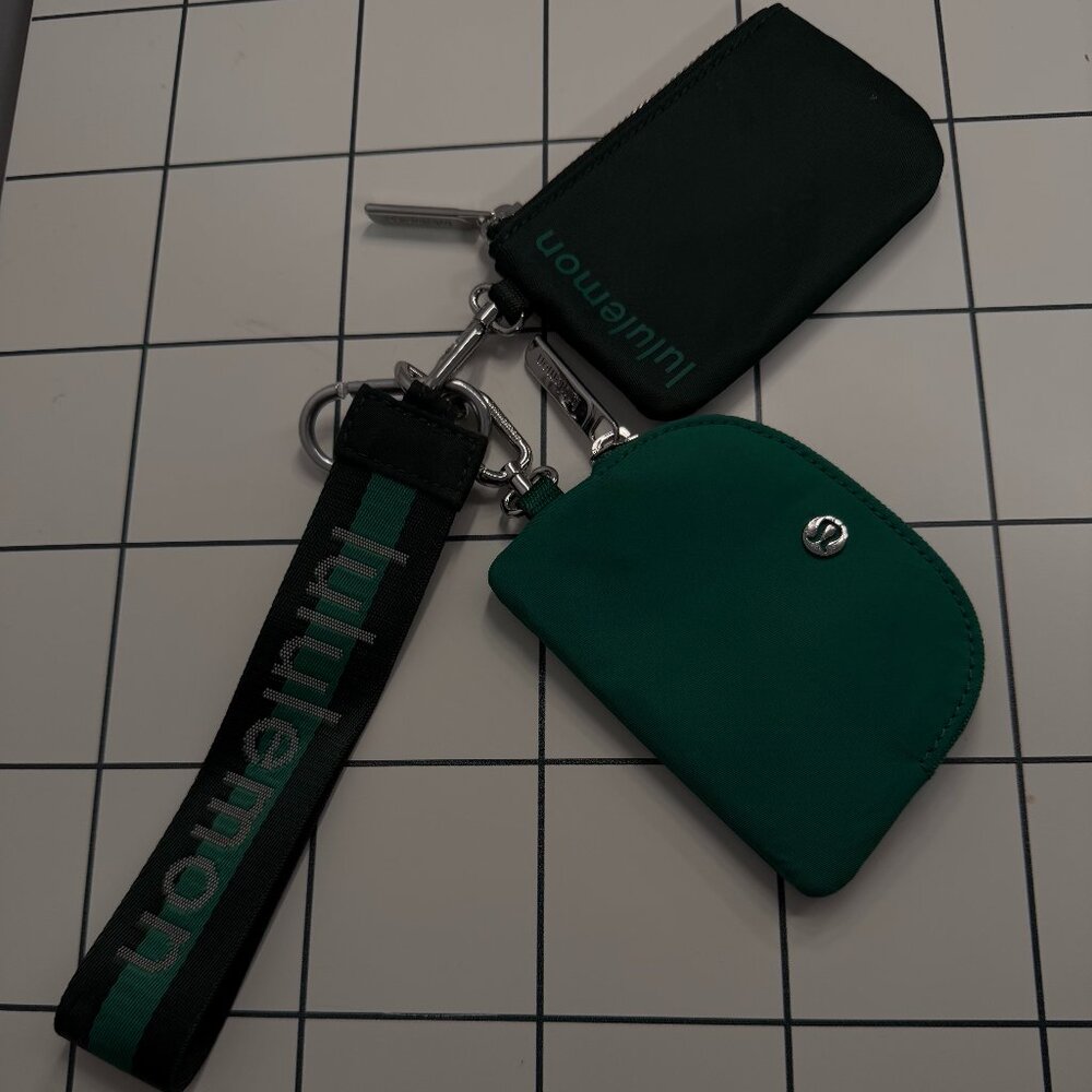 Lululemon Dual Pouch Wristlet – Legacy Green/Cascadia Green/White